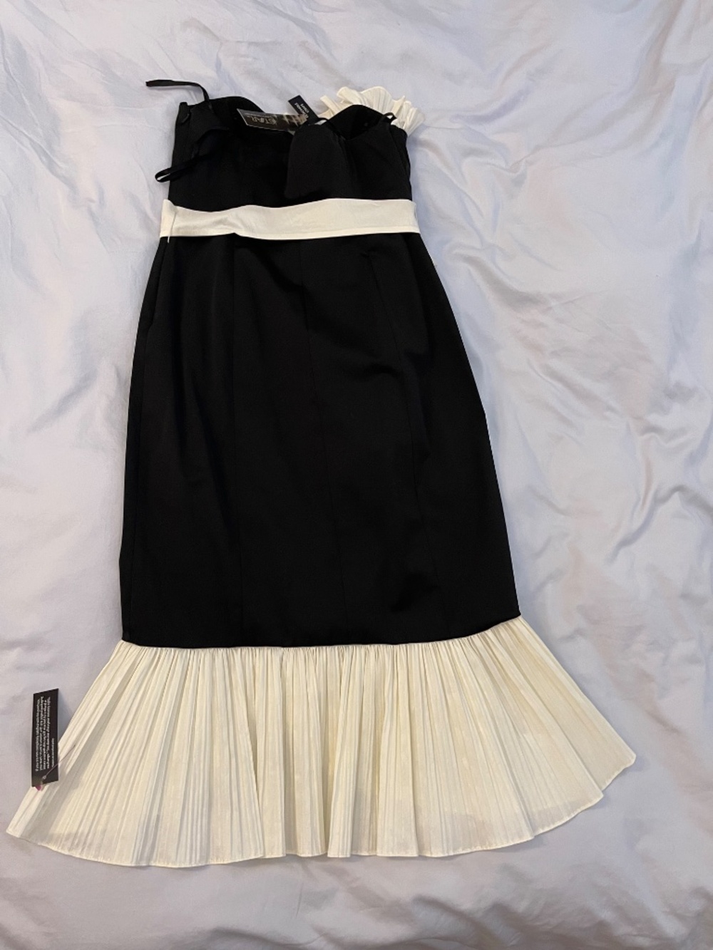 Star by Julien Macdonald black cocktail dress with cream frill, NWT, size US 4 - Picture 5 of 10